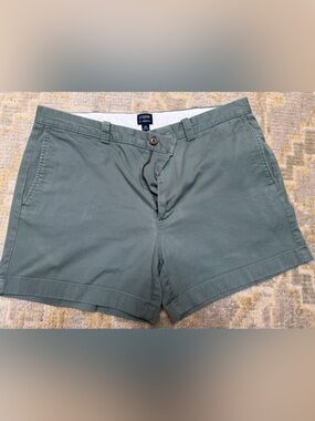 J. Crew Men's Flat Front Chino Shorts in Olive Green